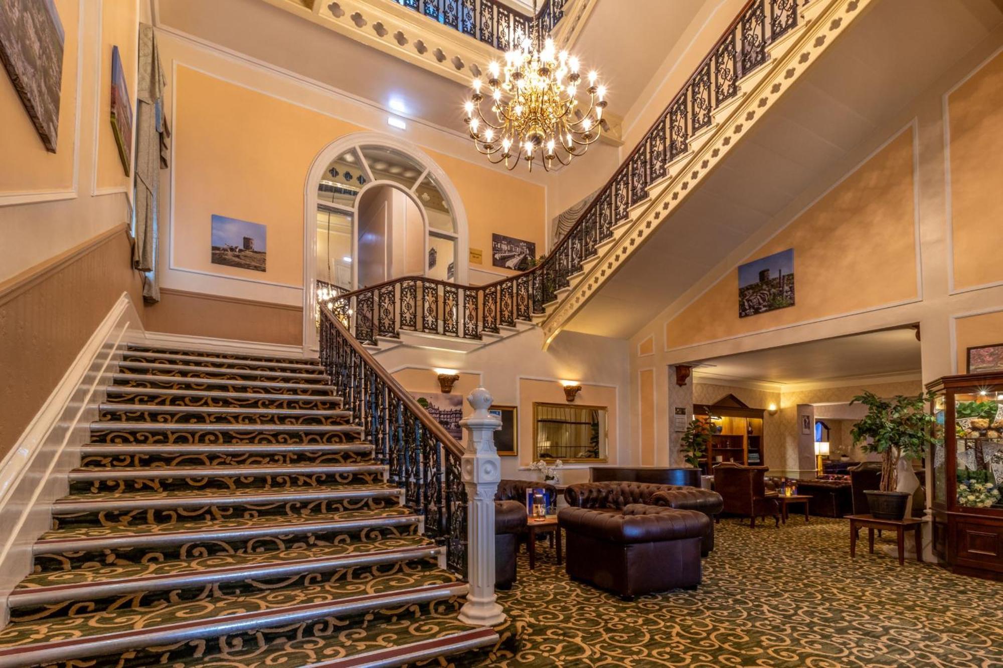 The Palace Buxton & 4* Buxton (Derbyshire)