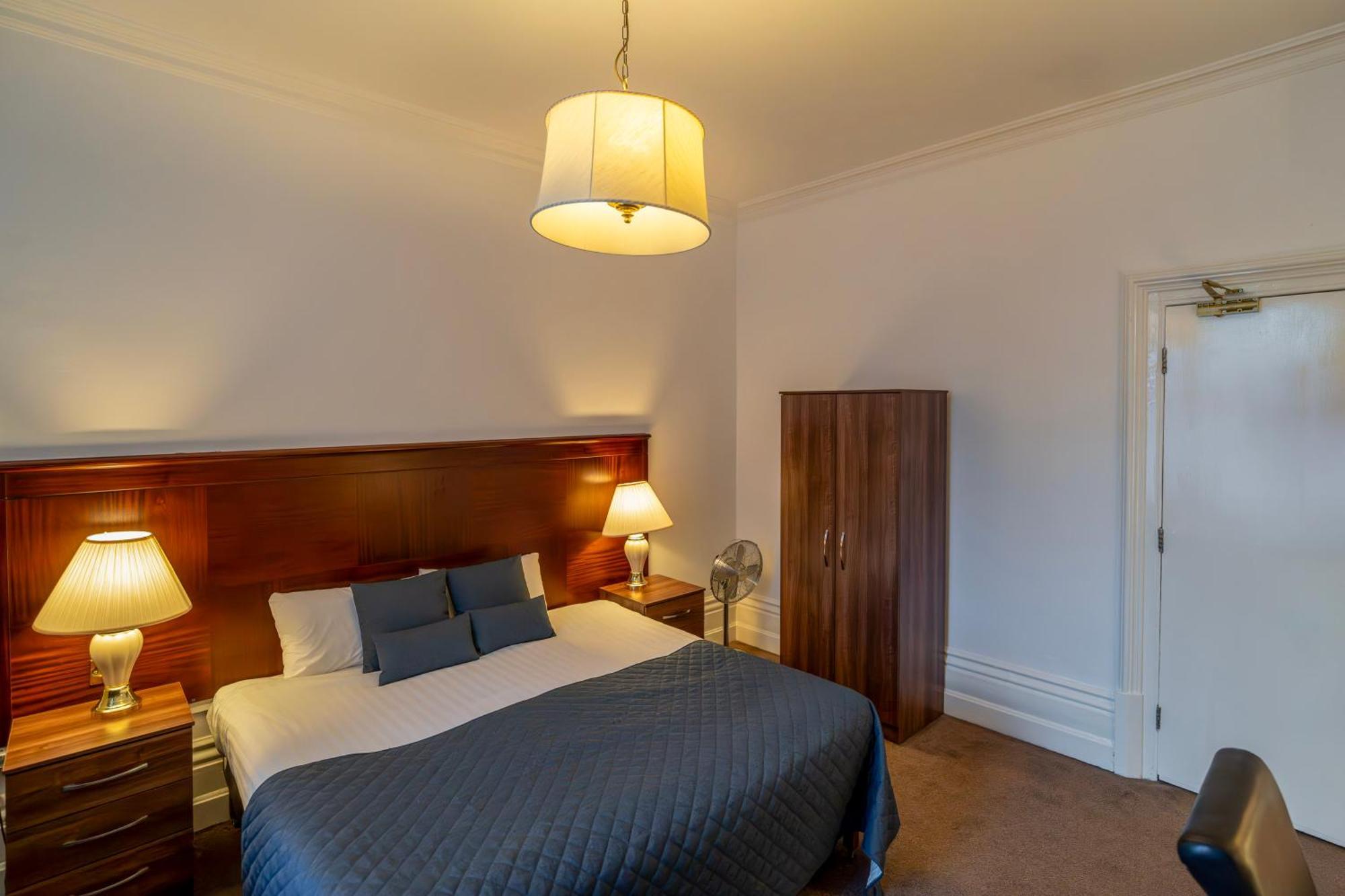The Palace Buxton & 4*