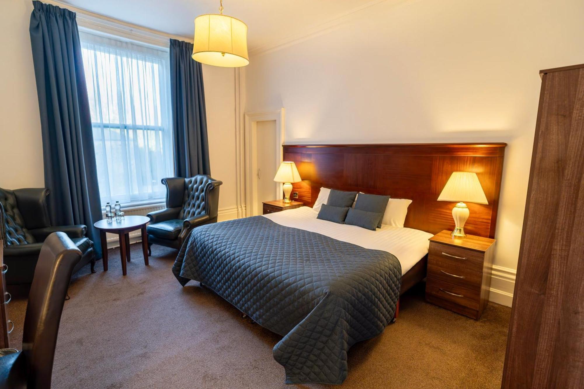 The Palace Buxton & 4* Buxton (Derbyshire)