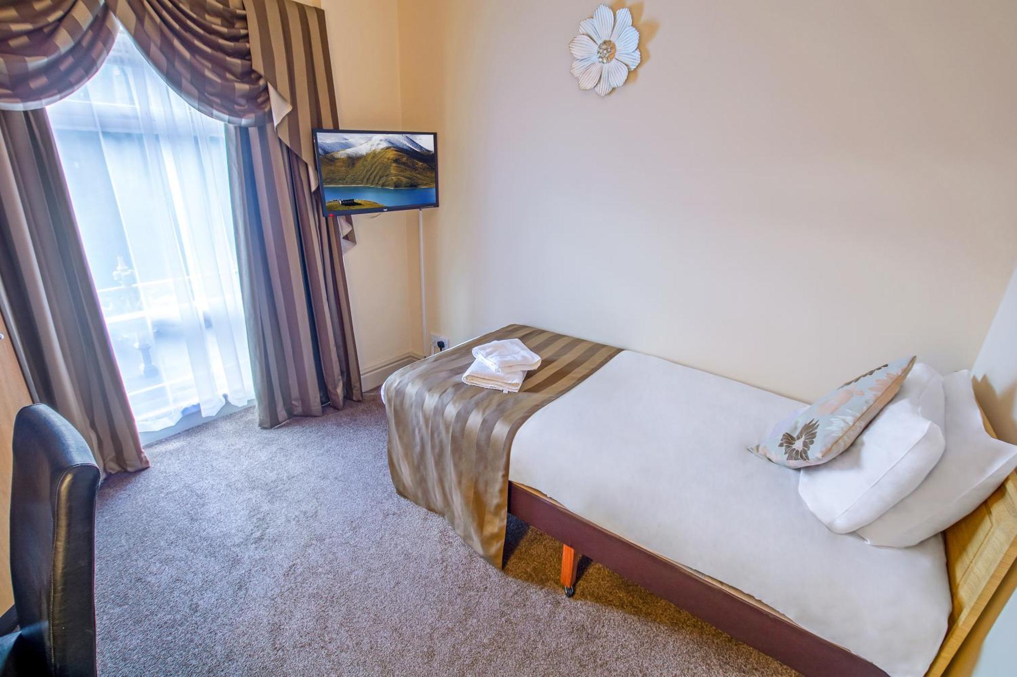 The Palace Buxton & 4* Buxton (Derbyshire)